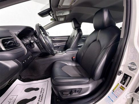 Used 2022 Toyota Camry SE image 19