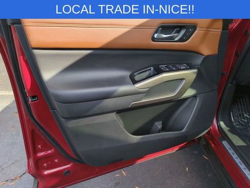 Used 2023 Nissan Pathfinder Platinum image 12