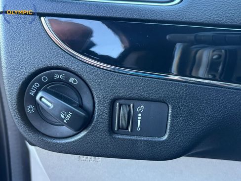 Used 2020 Dodge Grand Caravan SXT image 30