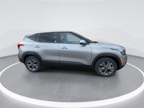 New 2026 Kia Seltos LX image 9