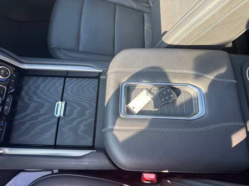 Used 2024 GMC Yukon Denali AWD/4WD image 17