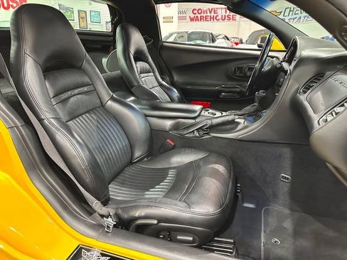 Used 2002 Chevrolet Corvette Coupe w/ Preferred Equipment Group2 RWD image 7