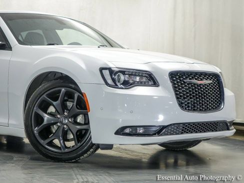 Used 2022 Chrysler 300 S image 2