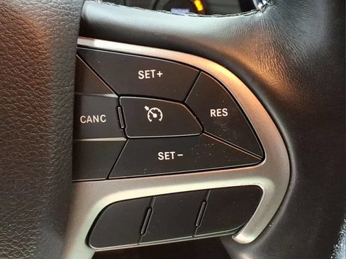 Used 2020 Jeep Grand Cherokee Altitude AWD/4WD image 21