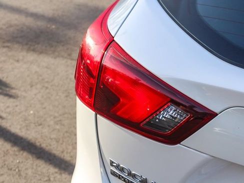 Used 2018 Nissan Rogue Sport SV image 8