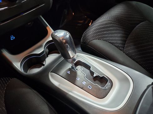 Used 2019 Dodge Journey SE FWD image 18
