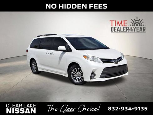 Used 2019 Toyota Sienna XLE w/ XLE Navigation Package FWD image 1