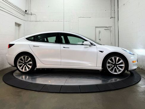 Used 2020 Tesla Model 3 Standard Range Plus image 9