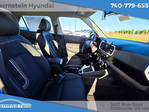 Used 2023 Hyundai Venue Limited image 26