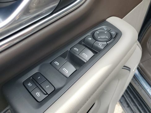 Used 2021 GMC Yukon SLT w/ SLT Premium Package image 17