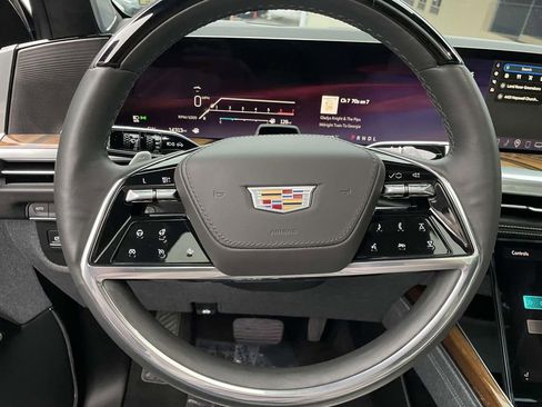 Certified 2025 Cadillac Escalade ESV Sport Platinum image 24