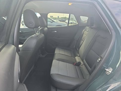 Used 2025 Chevrolet Trax LT w/ LT Convenience Package FWD image 14