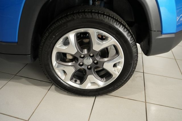Used 2019 Jeep Compass Limited AWD/4WD image 9