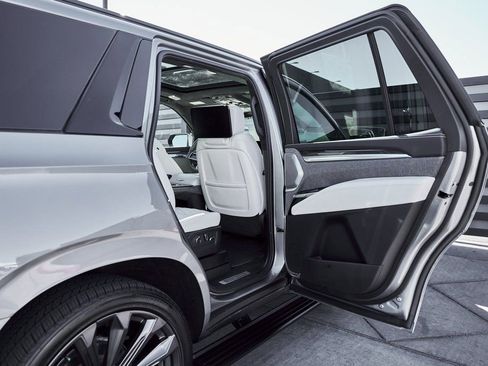 Used 2026 Cadillac Escalade V image 32