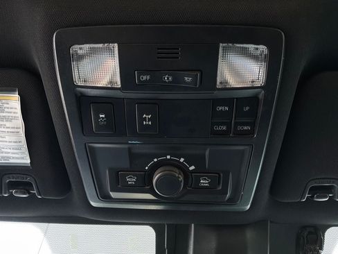 Used 2018 Toyota Tacoma TRD Off-Road AWD/4WD image 17