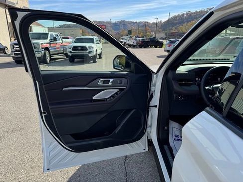 New 2026 Ford Explorer Platinum image 11