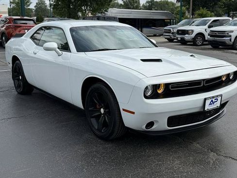Used 2018 Dodge Challenger SXT RWD image 3