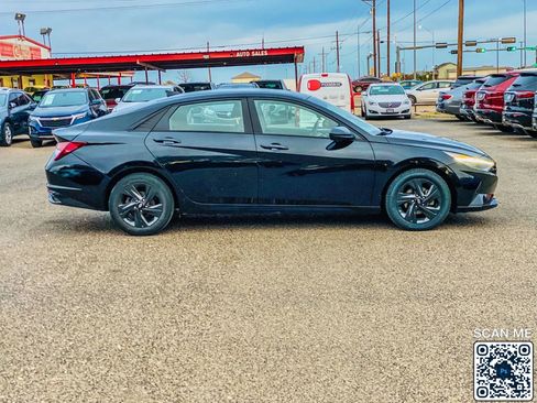 Used 2021 Hyundai Elantra SEL w/ Convenience Package image 9