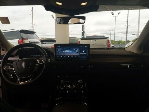Used 2022 Lincoln Nautilus AWD image 12