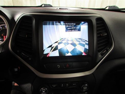 Used 2018 Jeep Cherokee Trailhawk image 77