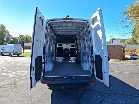 Used 2025 Mercedes-Benz Sprinter 2500 image 28