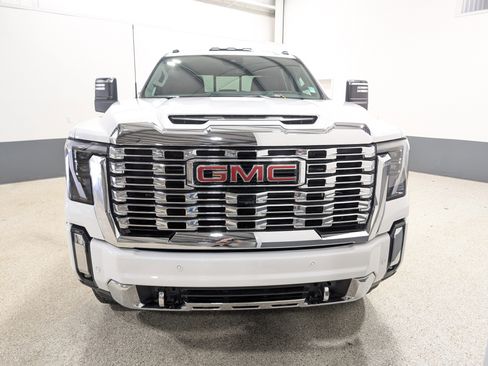 Used 2025 GMC Sierra 3500 Denali w/ Denali Reserve Package AWD/4WD image 8