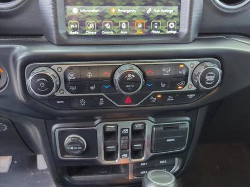 Used 2020 Jeep Gladiator Overland image 17