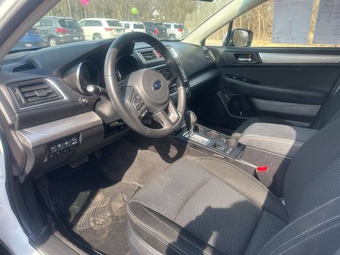 Used 2017 Subaru Outback 2.5i Premium image 17