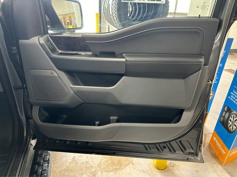 Used 2025 Ford F150 Lightning Flash AWD/4WD image 39