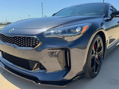 Used 2018 Kia Stinger GT1 AWD/4WD image 11