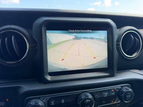 Used 2021 Jeep Wrangler Unlimited Sahara AWD/4WD image 19