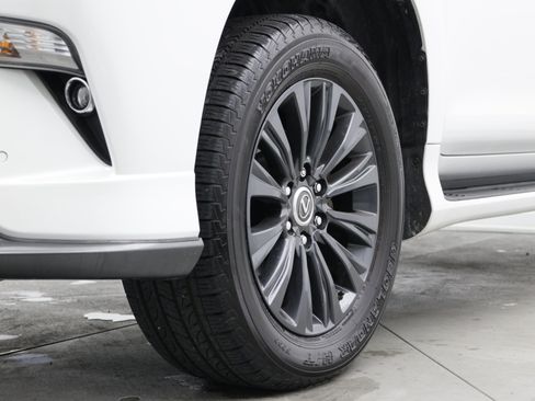 Used 2022 Lexus GX 460 Premium w/ Accessory Package AWD/4WD image 7