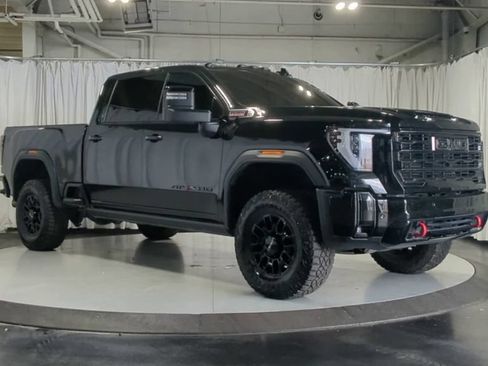 Used 2025 GMC Sierra 2500 AT4X AWD/4WD image 2