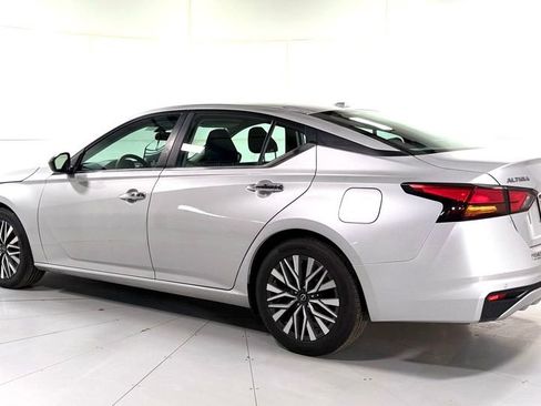 Used 2024 Nissan Altima 2.5 SV image 7