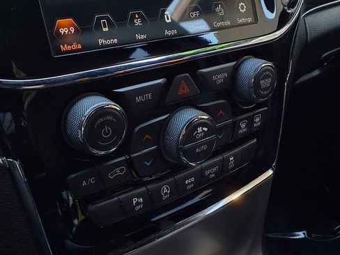 Used 2019 Jeep Grand Cherokee Limited w/ Luxury Group II image 9