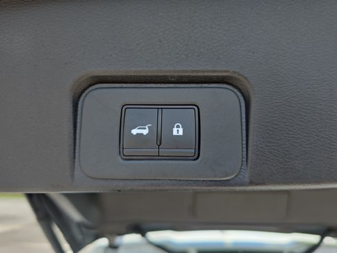 Used 2025 Nissan Rogue SV FWD image 14