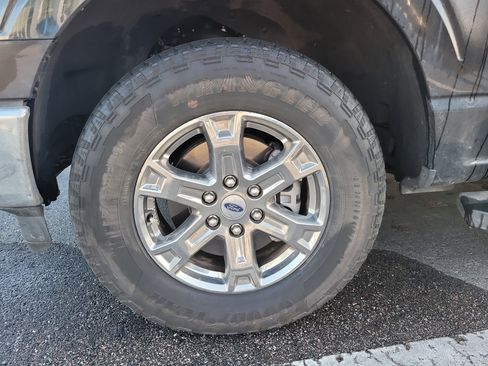 Used 2023 Ford F150 Lariat w/ Trailer Tow Package image 8