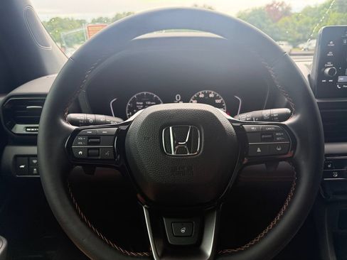 Used 2025 Honda Pilot TrailSport image 21