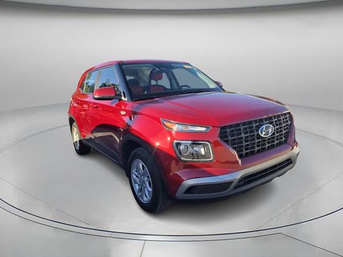 Used 2025 Hyundai Venue SE image 4