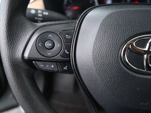 Used 2022 Toyota RAV4 XLE image 19