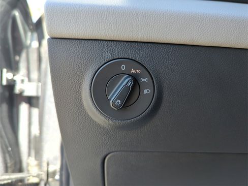 Used 2023 Volkswagen Taos SE image 39