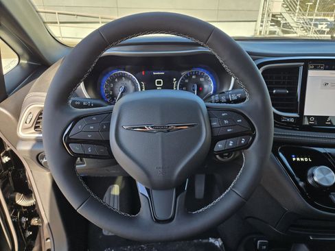 New 2026 Chrysler Pacifica Select image 17