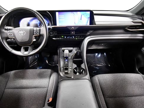 Used 2023 Toyota Crown AWD/4WD image 3