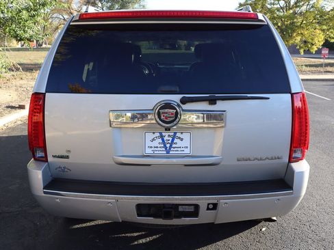 Used 2011 Cadillac Escalade AWD image 6