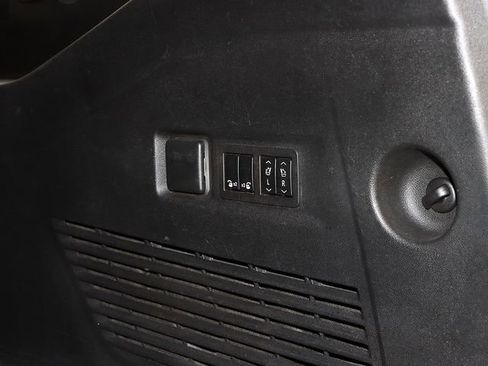 Used 2023 GMC Yukon XL Denali image 31