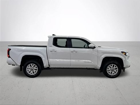 Used 2024 Toyota Tacoma SR5 AWD/4WD image 9