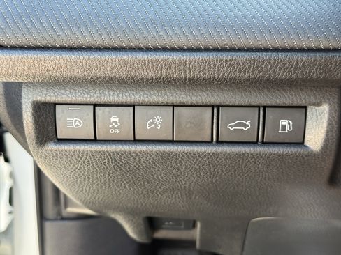 Used 2025 Toyota Camry SE image 27