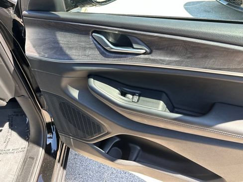Used 2025 Jeep Grand Cherokee L Limited AWD/4WD image 14