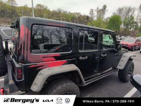 Used 2017 Jeep Wrangler Unlimited Sahara AWD/4WD image 11