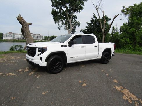 Used 2024 GMC Sierra 1500 Pro w/ Graphite Edition AWD/4WD image 2
